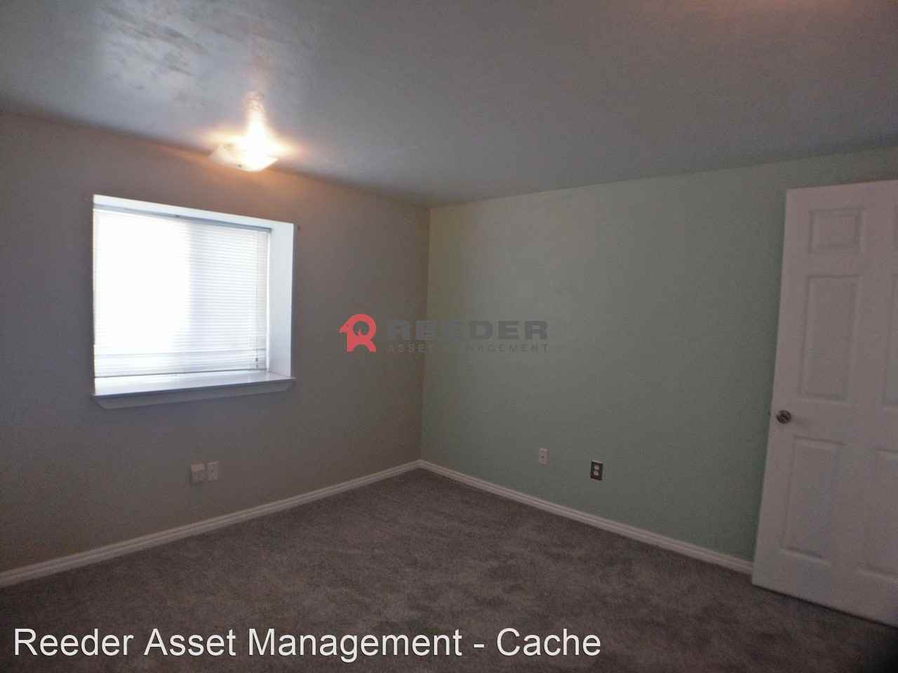 580 W 2775 S - Photo 2 of 19