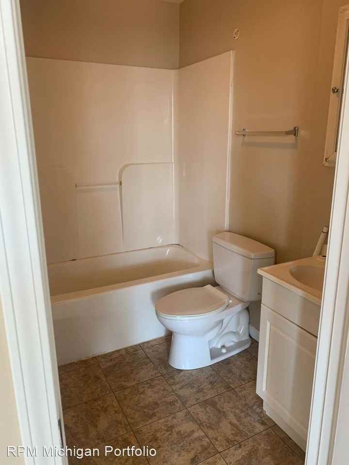 105 E Front St - Photo 3 of 4