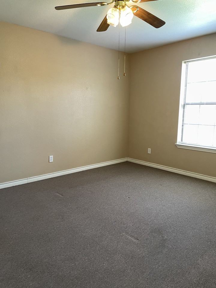 2711 Tyler Ave - Photo 2 of 8