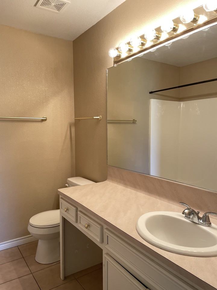 2711 Tyler Ave - Photo 3 of 8