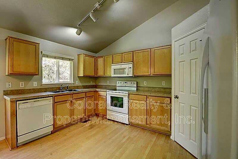 6161 Clayton St - Photo 3 of 43