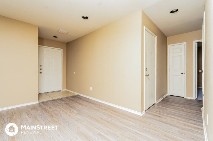 12513 Nicholas Pl - Photo 3 of 16
