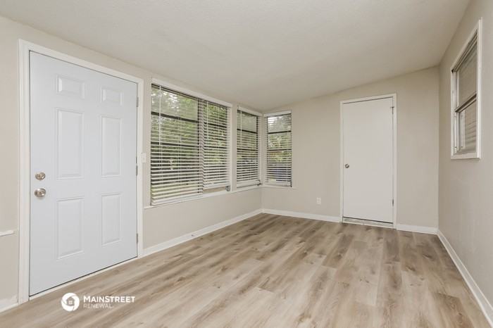 570 Clark St - Photo 3 of 16