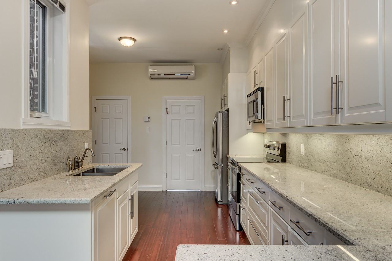 742 Avenue Champagneur - Photo 3 of 24