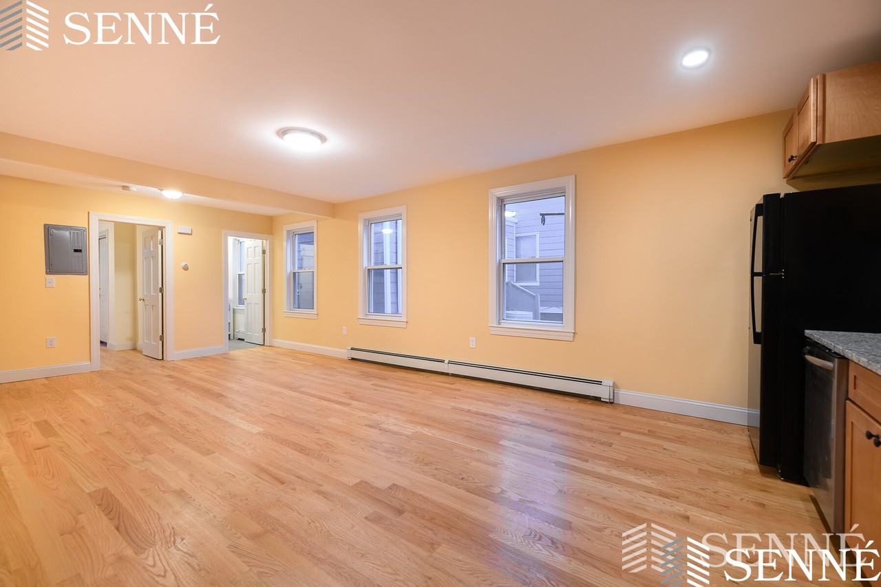 Hurley - Photo 3 of 32