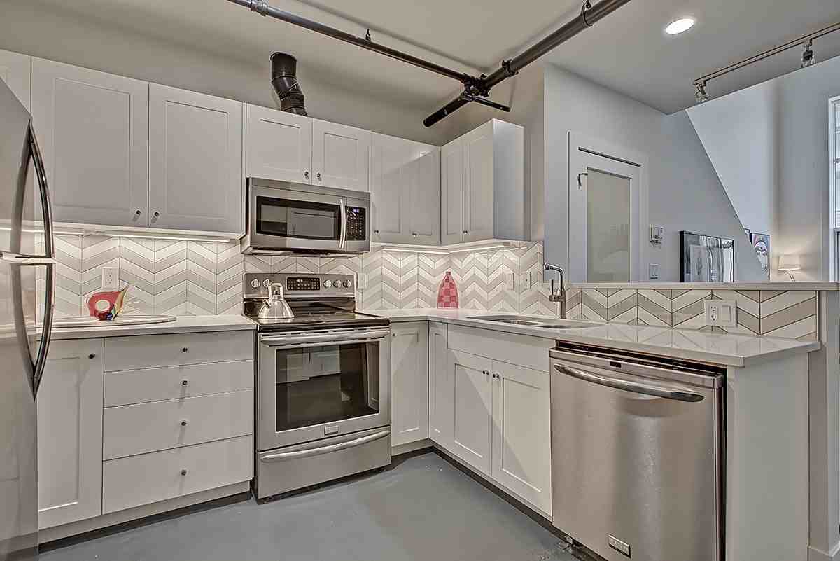 220 11th Ave SE - Photo 3 of 13