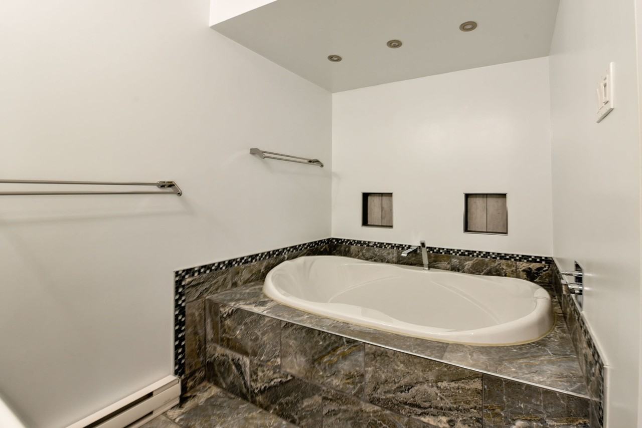 6021 Rue la Fontaine - Photo 3 of 14