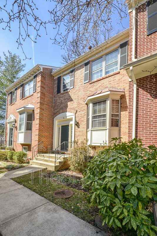 16 Carriage House Cir - Photo 2 of 25
