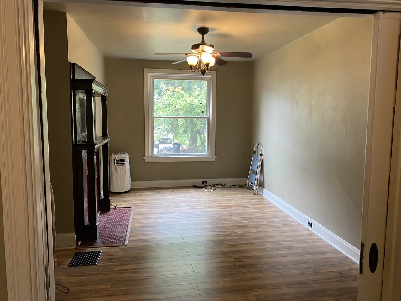 127 2nd St #1 - Photo 3 of 17