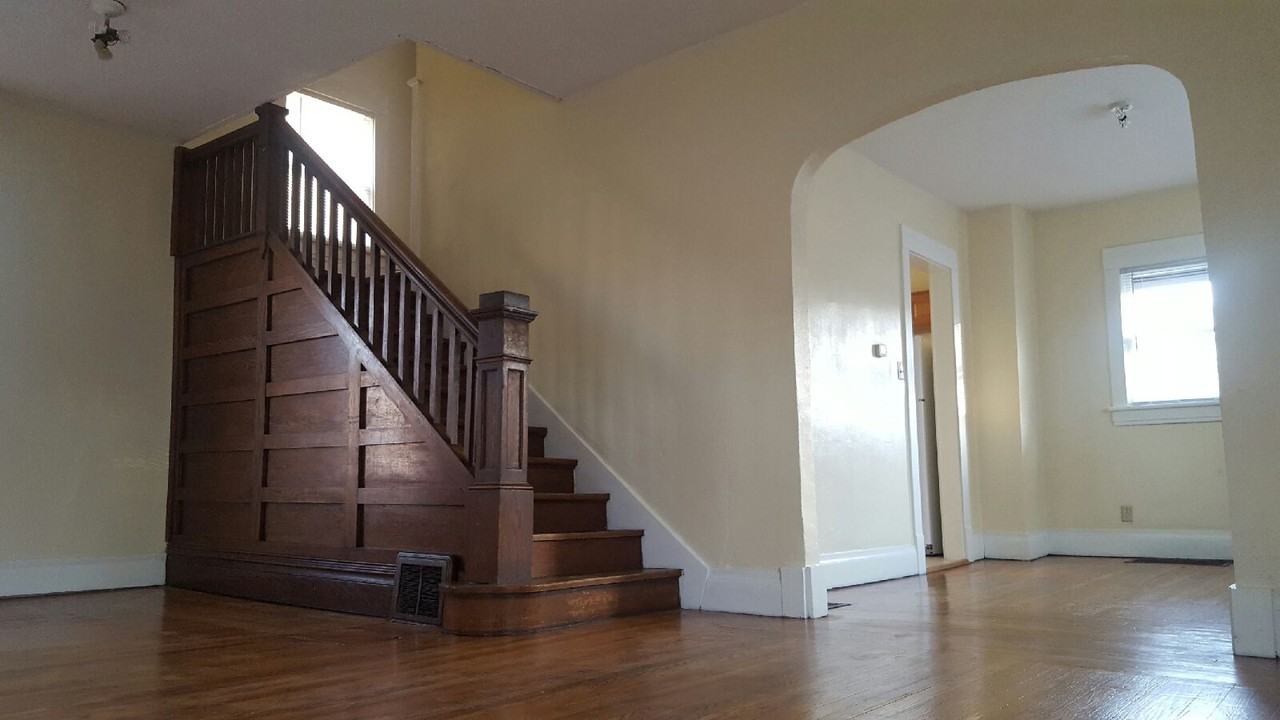 620 Allen St - Photo 2 of 11