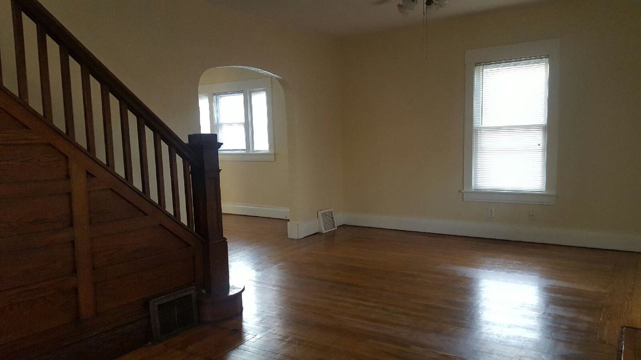 620 Allen St - Photo 4 of 11