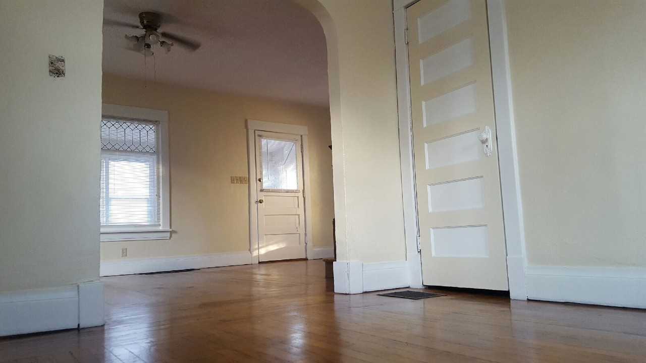 620 Allen St - Photo 6 of 11