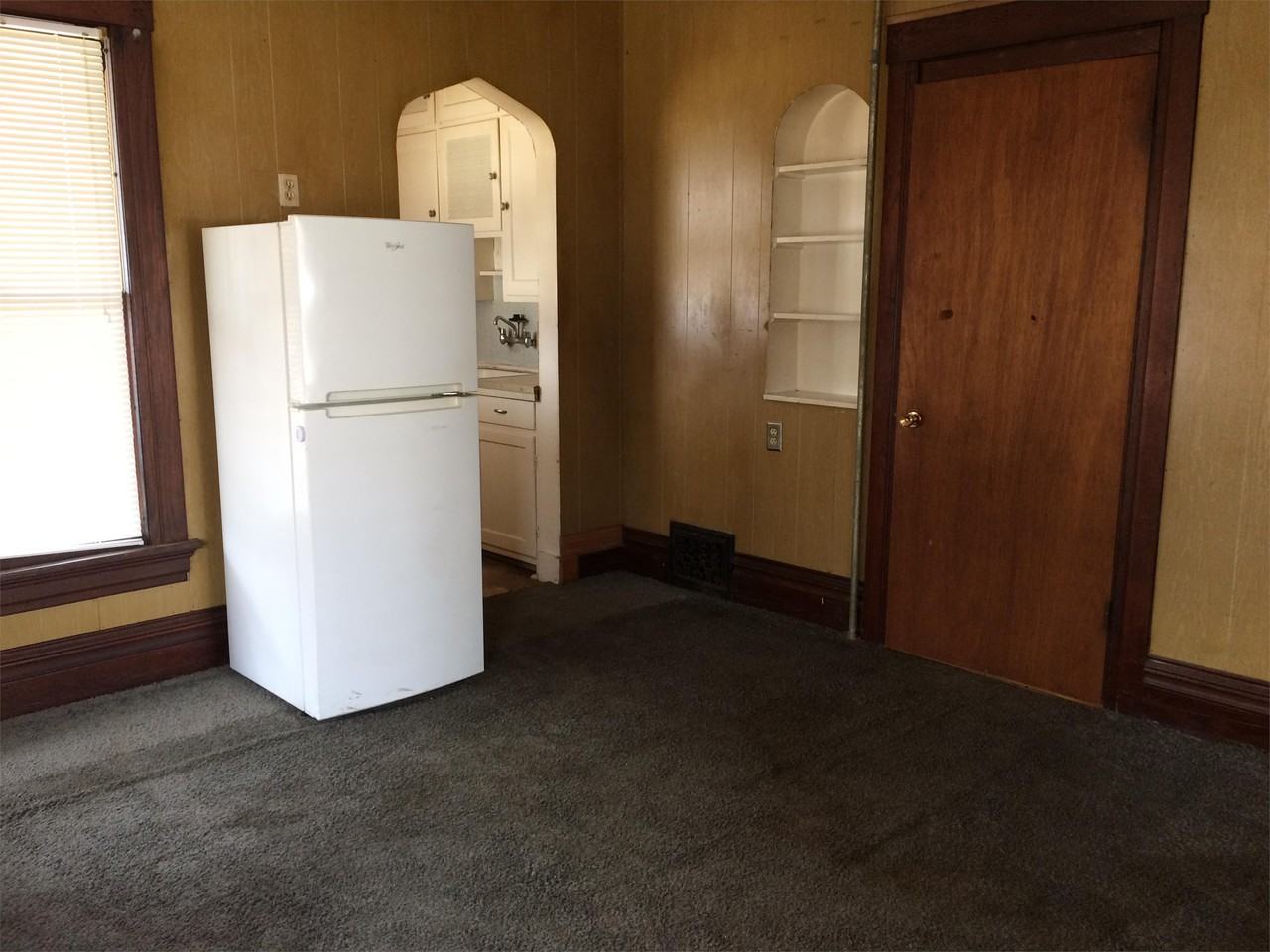 626 W 7th St #2 - Photo 2 of 5