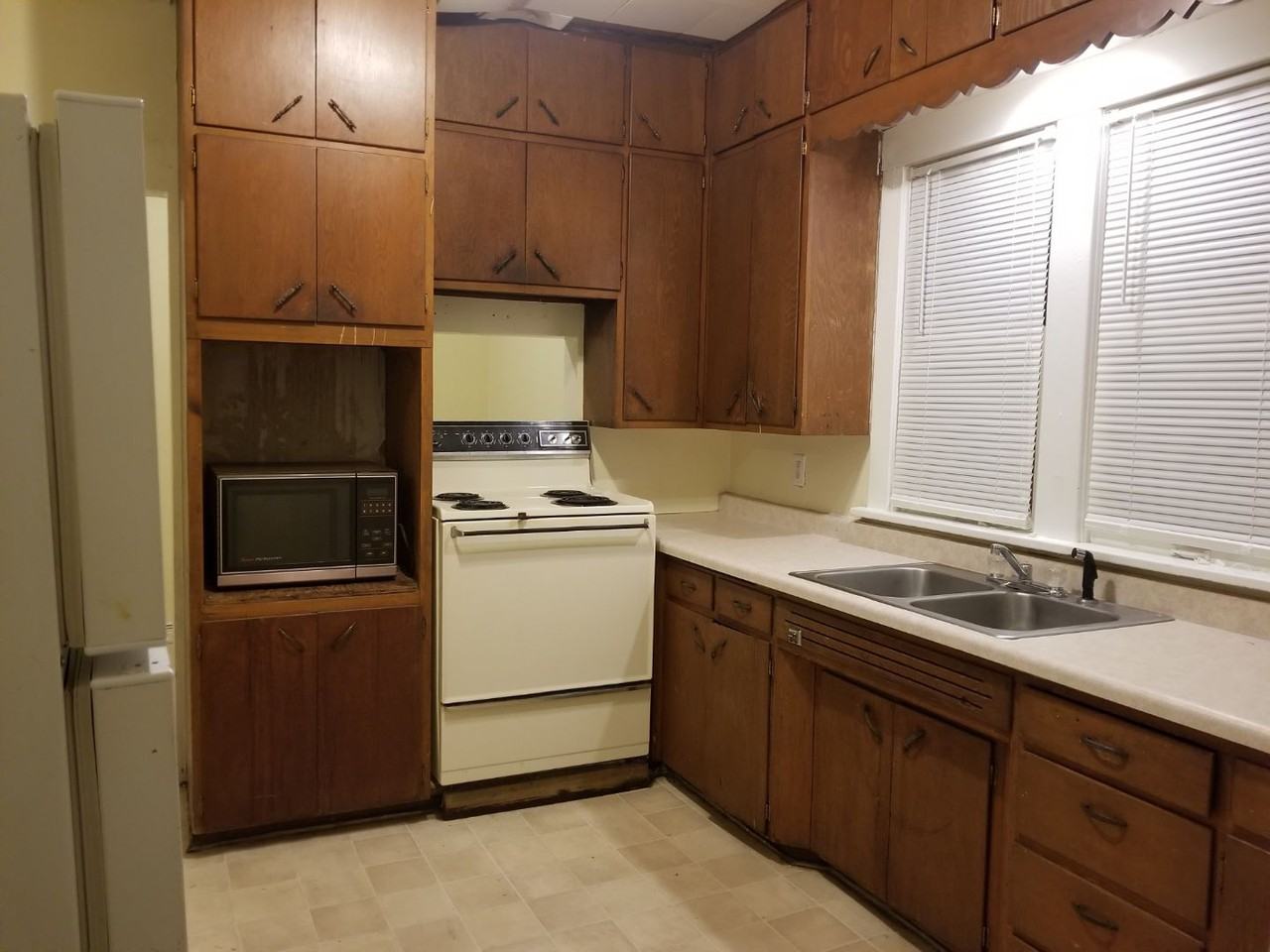 720 W 9th St - Photo 2 of 14
