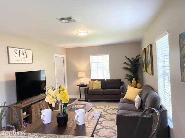 233 Nw 5th Ave - Photo 2 of 10