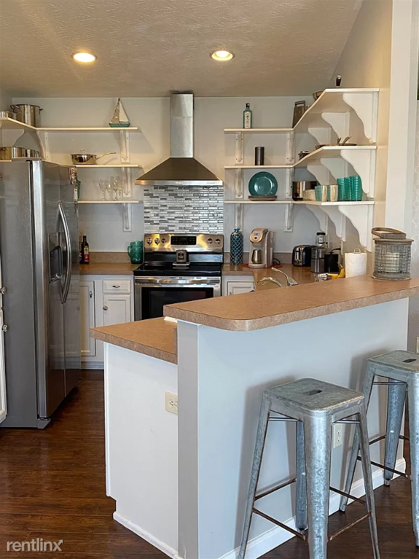 2280 2280 Jackson Ct 305 - Photo 2 of 16