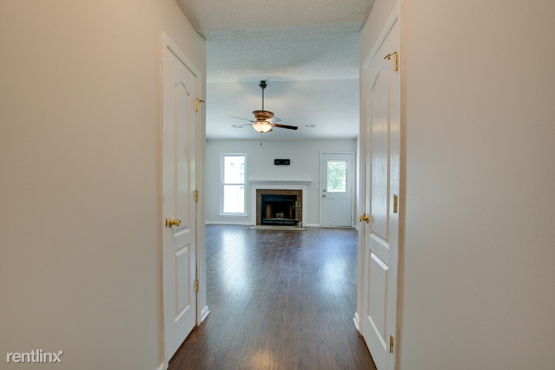 238 Barberry Ln - Photo 3 of 26