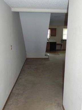 218 NE Cedar Ct - Photo 2 of 11