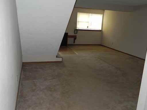 218 NE Cedar Ct - Photo 3 of 11