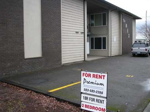 1673 Liberty St NE - Photo 2 of 11