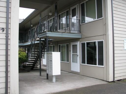 1673 Liberty St NE - Photo 3 of 11