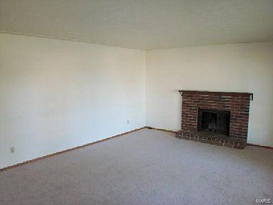 410 Parkview Dr - Photo 2 of 10