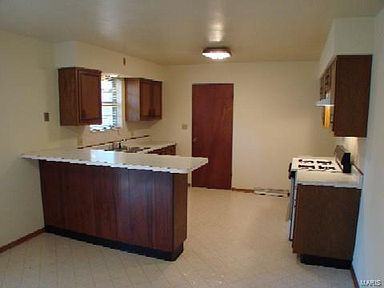 410 Parkview Dr - Photo 3 of 10