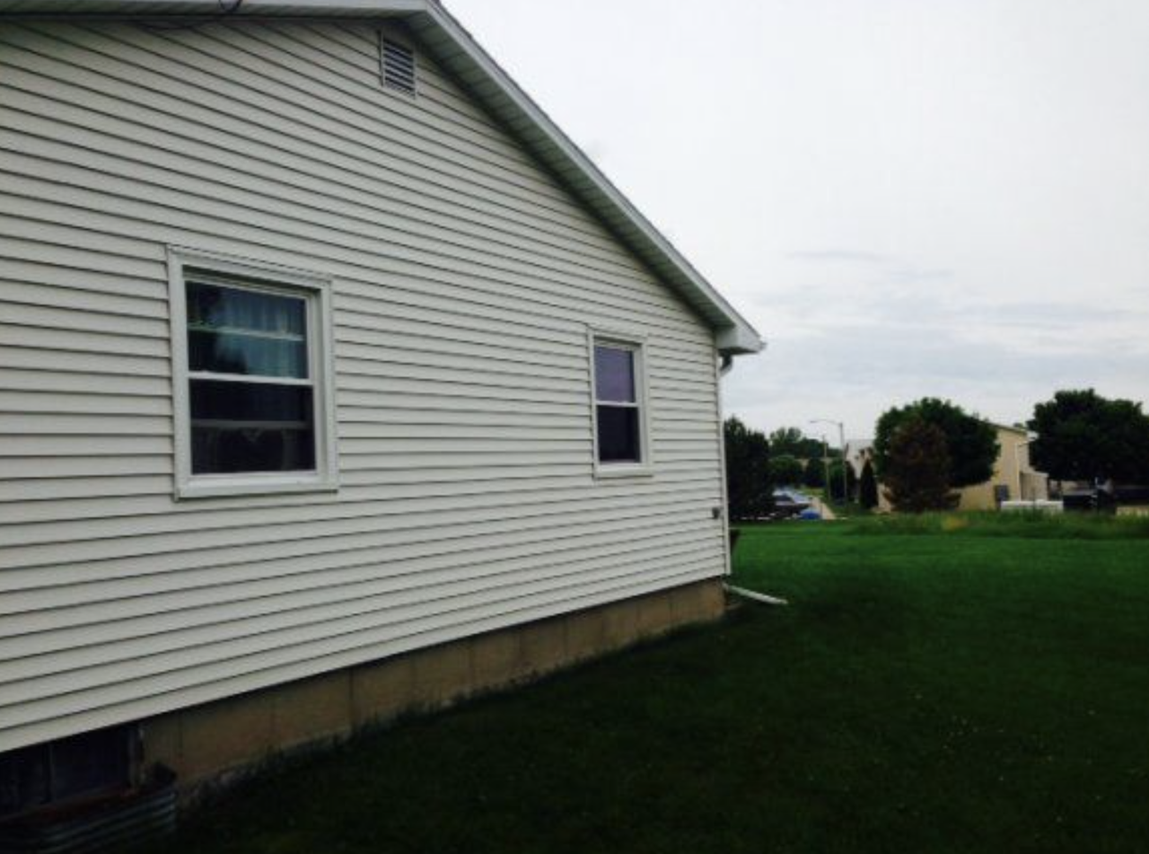 1004 South Erie Street - Photo 2 of 4