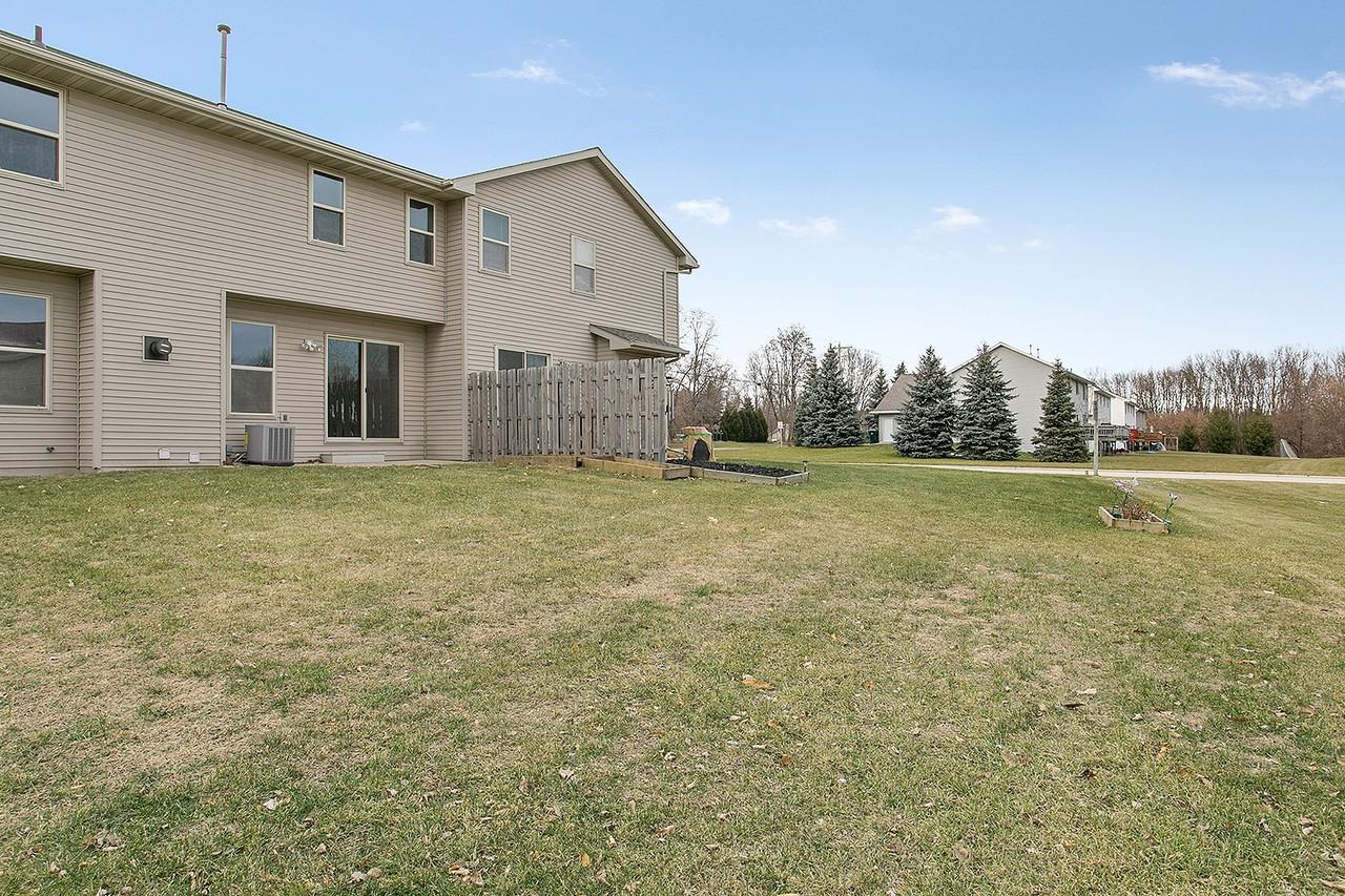 1570 Cardinal Lane - Photo 2 of 21