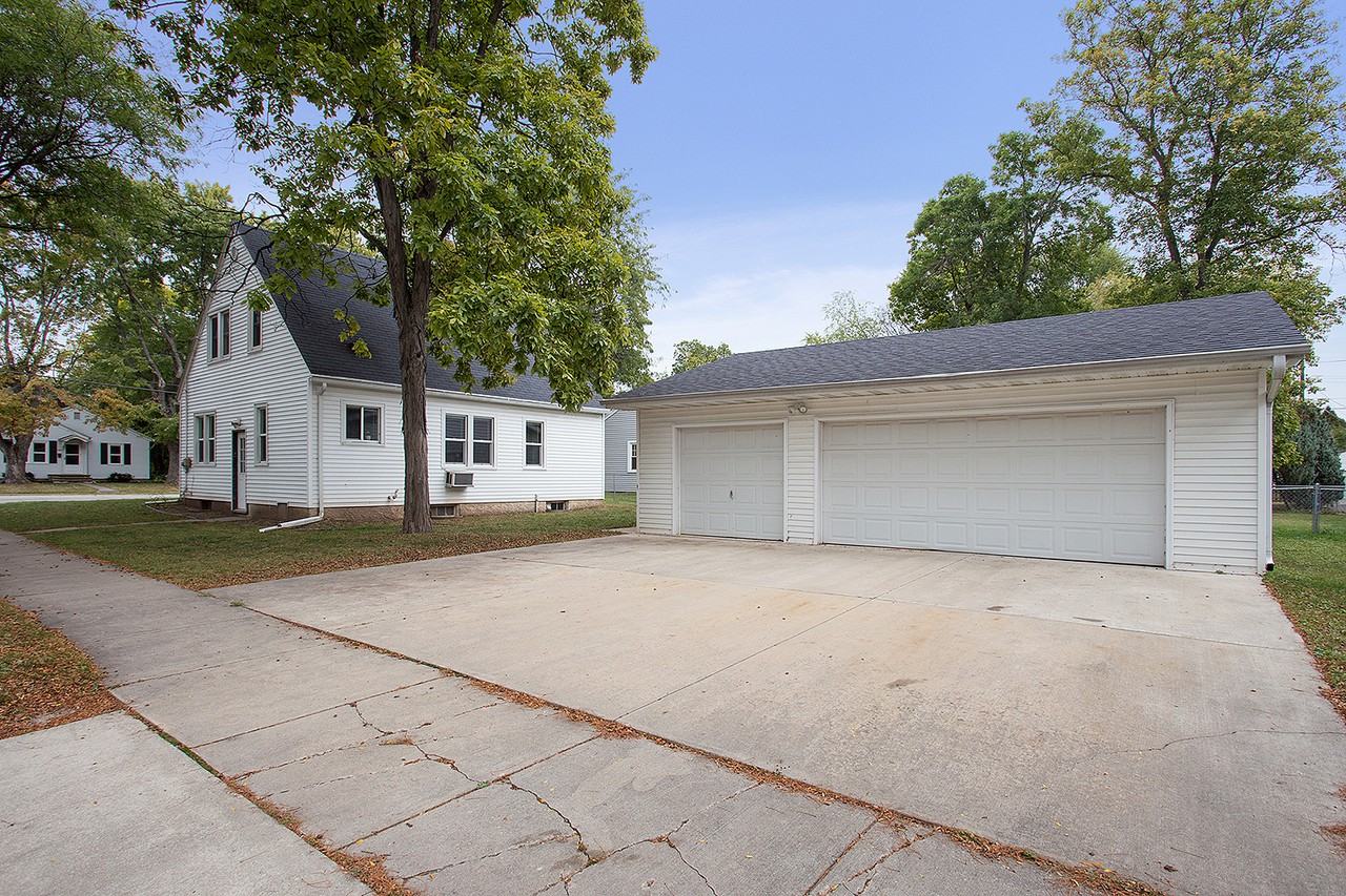 973 Hickory Hill Drive - Photo 2 of 12