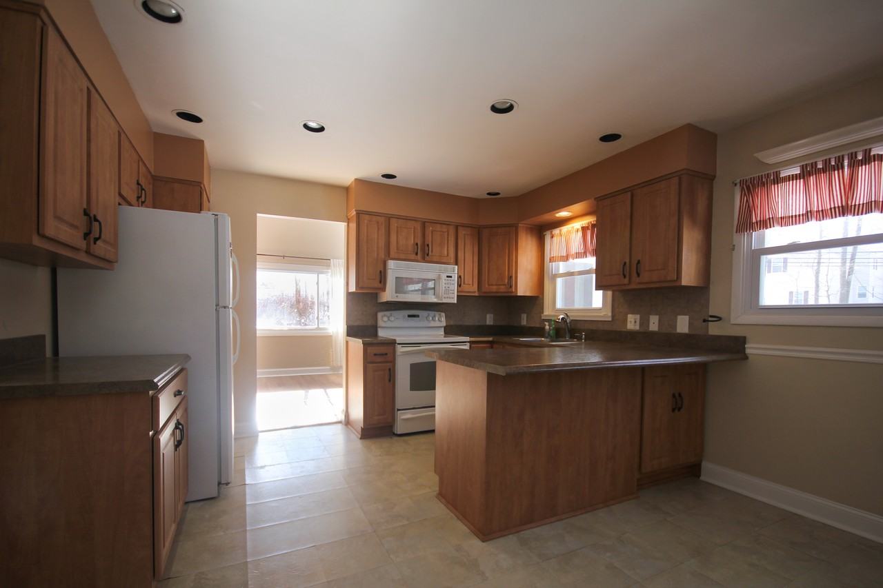 182 Park Ave - Photo 3 of 8