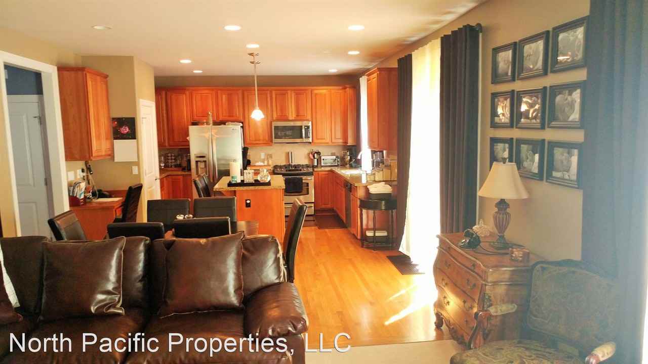 375 Nw Dogwood St - Photo 2 of 14