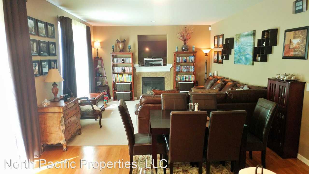 375 Nw Dogwood St - Photo 3 of 14