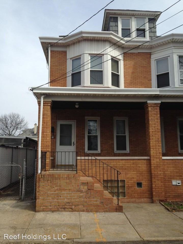 308 Commonwealth Ave - Photo 2 of 11