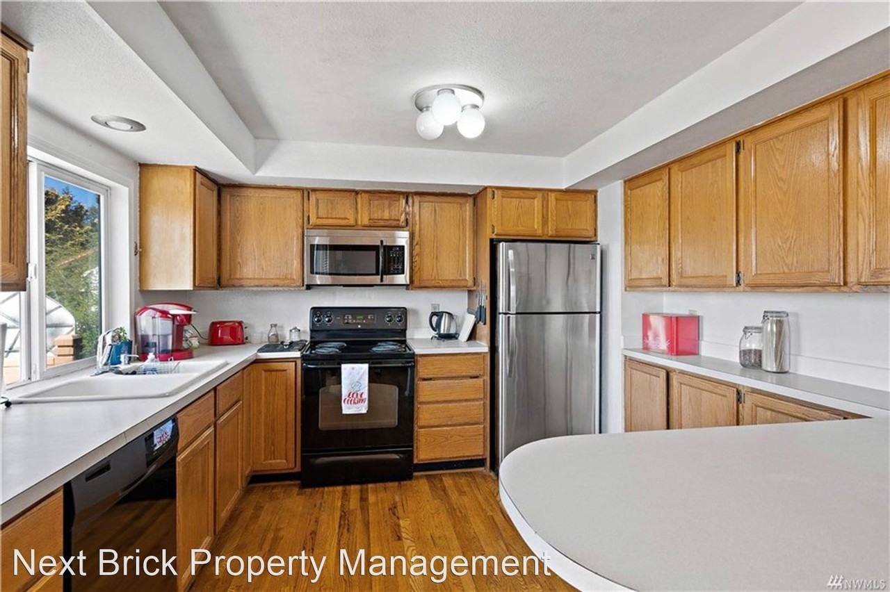 2401 17th St Se - Photo 3 of 19