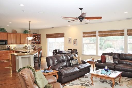 1050 Nighthawk Way - Photo 3 of 16