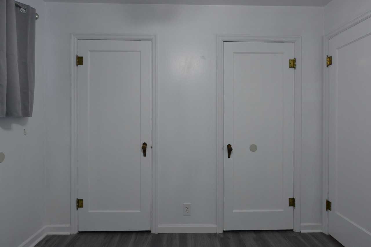 2504 E 12Th St - Photo 2 of 13