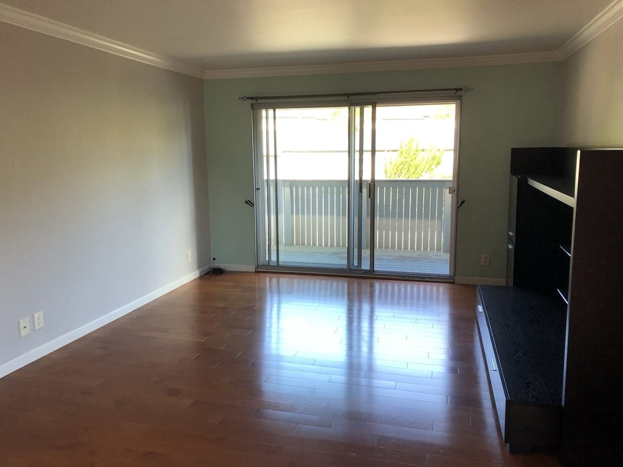 129 Piccadilly Place - Photo 5 of 23