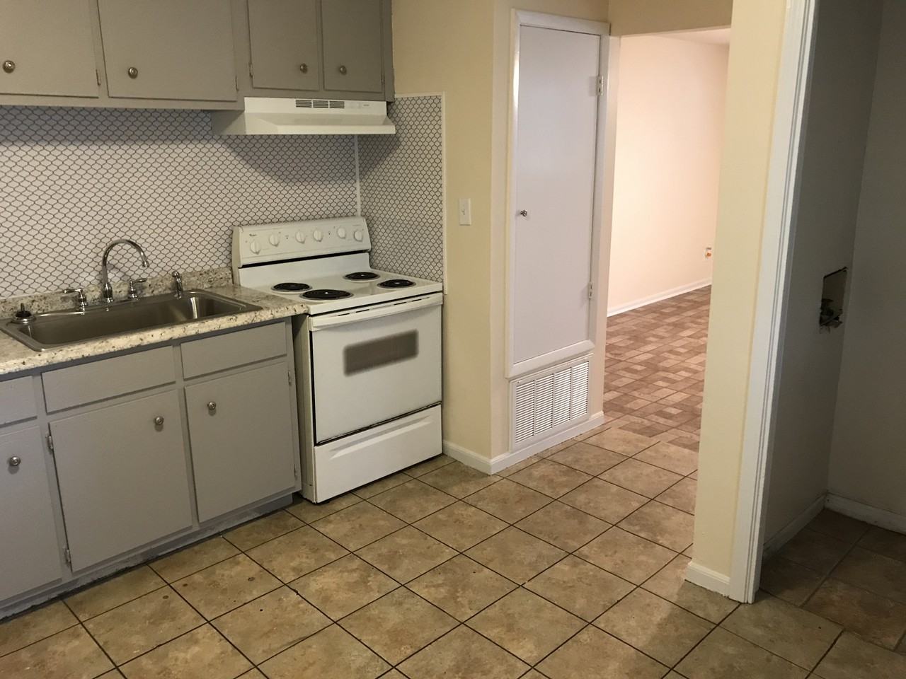 313 East Lakeview Avenue #B - Photo 3 of 8