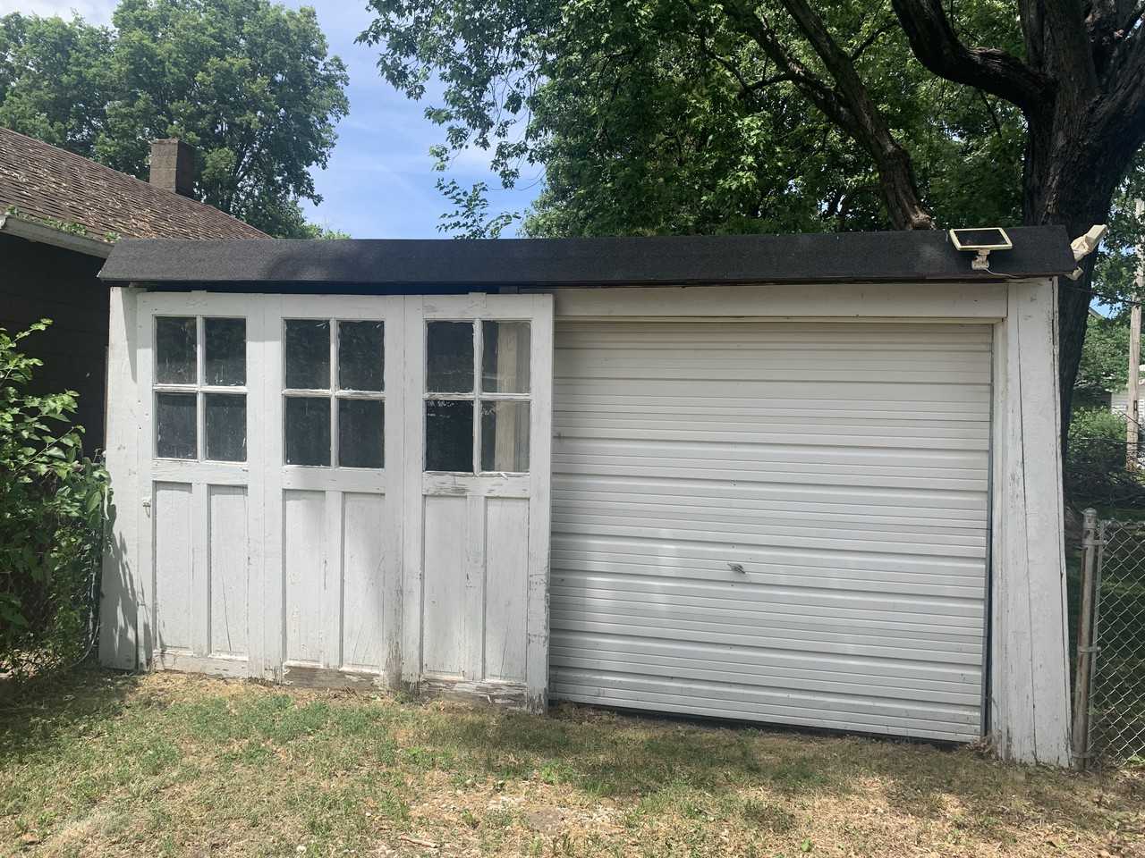 2209 West Callender Avenue - Photo 3 of 19