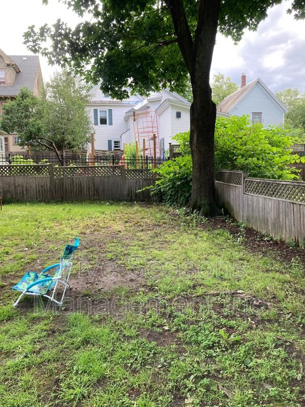 77 Loomis St - Photo 3 of 15