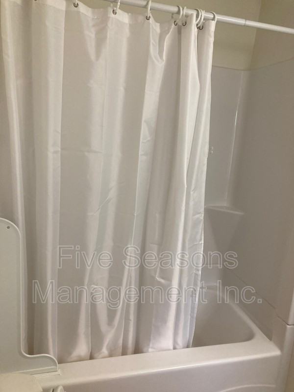 77 Loomis St - Photo 5 of 15