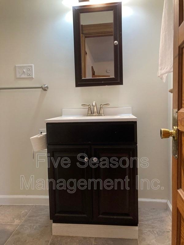 77 Loomis St - Photo 6 of 15