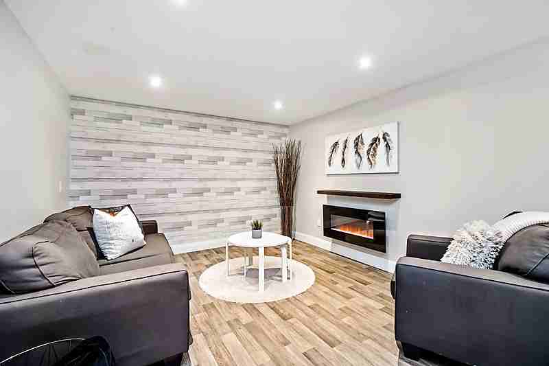 468 Springbank Crescent - Photo 2 of 10