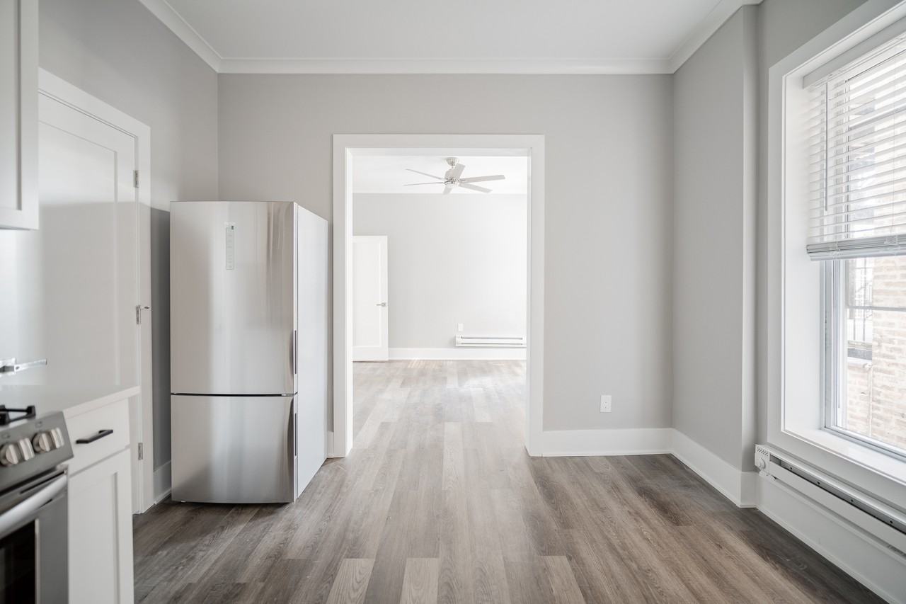 1472 W Erie Street - Photo 5 of 49