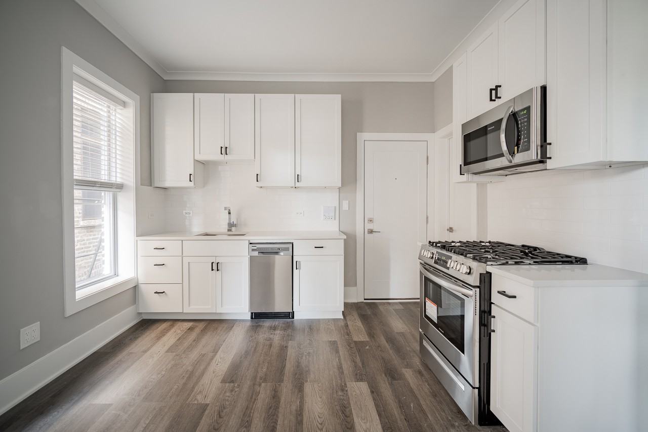 1472 W Erie Street - Photo 6 of 49