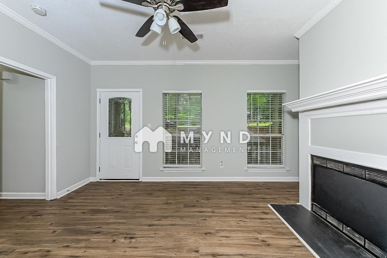 560 Meadowbrook Dr - Photo 2 of 16