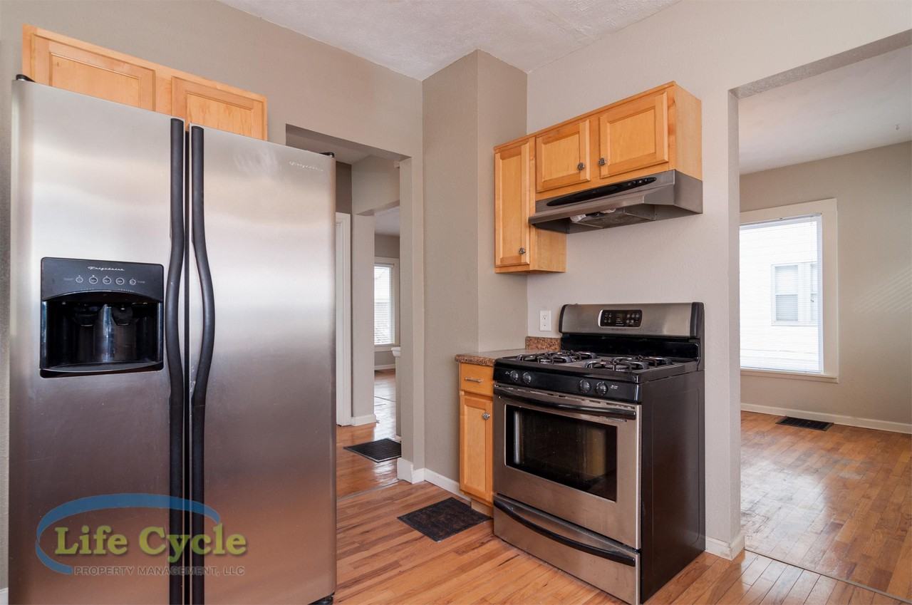 138 Travis St Ne #1 - Photo 6 of 17