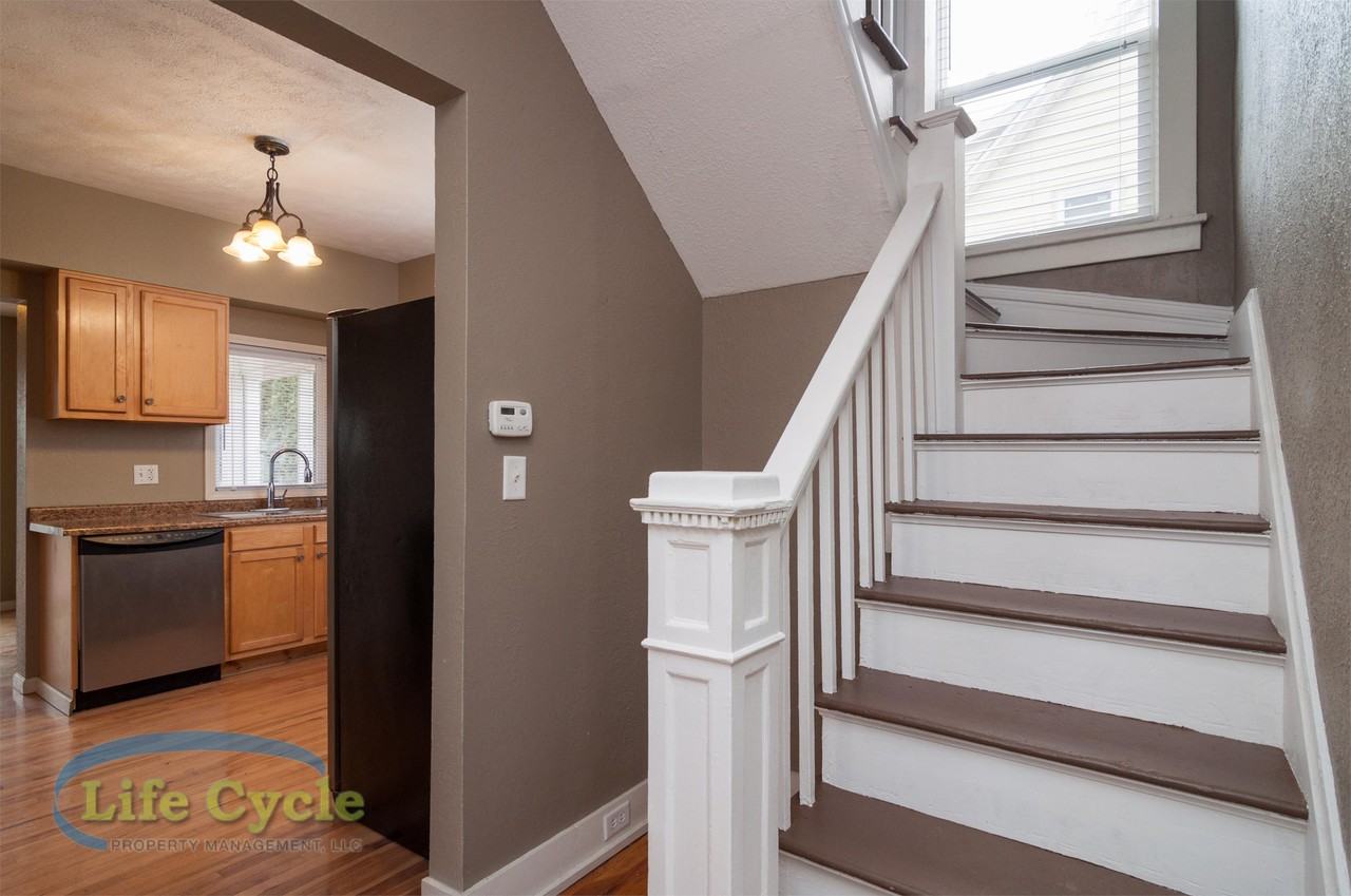 138 Travis St Ne #1 - Photo 7 of 17