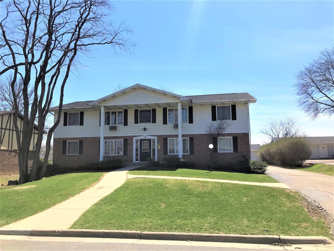 2361 Chalet Gardens Rd - Photo 2 of 6